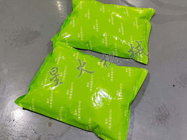 給袋式火鍋底料自動(dòng)包裝機(jī)包裝效果
